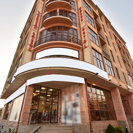 Hotel Grand Zugdidi Zewnętrze zdjęcie