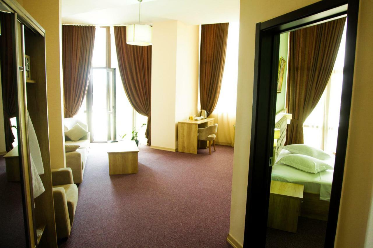 Hotel Grand Zugdidi Zewnętrze zdjęcie